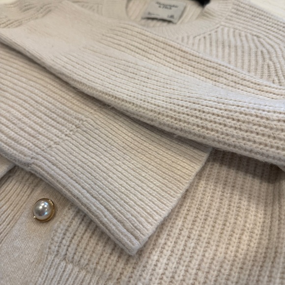 A&F ~ cropped knit cardigan sweater - Picture 11 of 11